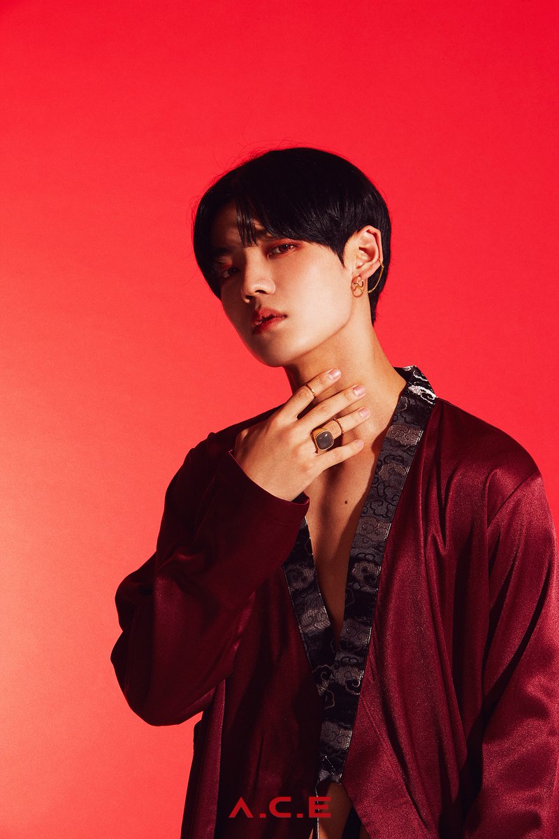 official_ACE7's tweet photo. [#ACE_COMEBACK]
胡蝶之夢 (호접지몽)
HJZM:The Butterfly Phantasy
• 도깨비 (Favorite Boys)
2020.09.02 PM06:00 (KST)

CONCEPT PHOTO 2 (SOLO) 찬

우리네 한, 아우성들이 Calling 되어 깨워낸
반귀반신 (半鬼半神), 망측하고 비범하고 진솔한 Hero

#에이스 #찬
#ACE #CHAN 
#🦋 #COMEBACK https://t.co/Xq3iLAGxmH