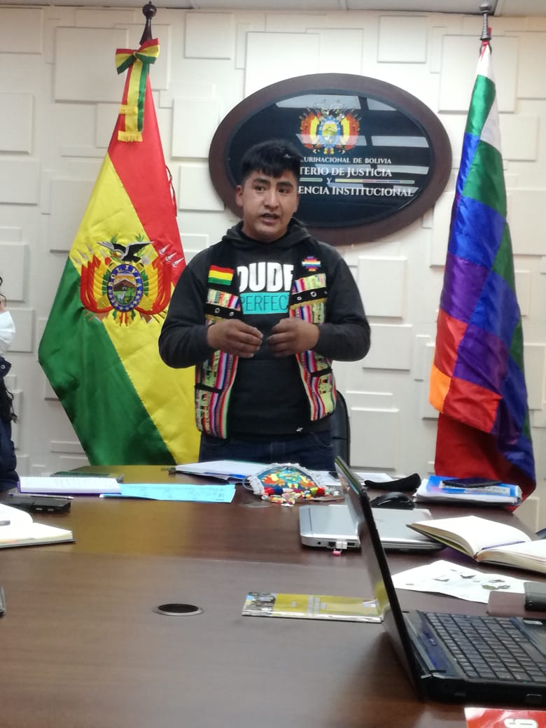 VCMdesco's tweet photo. El personal del Viceministerio de Descolonización, a la cabeza del Viceministro Leonardo Montaño, realiza permanentes reuniones de planificación y coordinación para llevar a cabo con éxito todas las actividades programadas para la presente gestión. https://t.co/t4X027X9a0