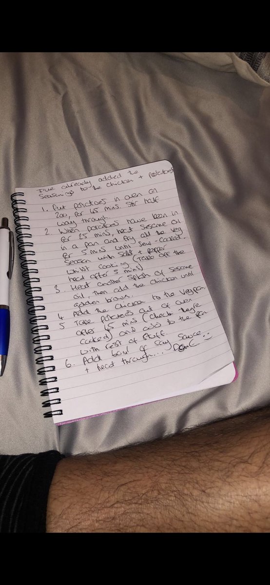 melocallaghan12's tweet photo. 21 years of age and my boyfriend has to give me step by step on how to finish cooking the tea he’s prepped 😂 https://t.co/erAwF8bdZd