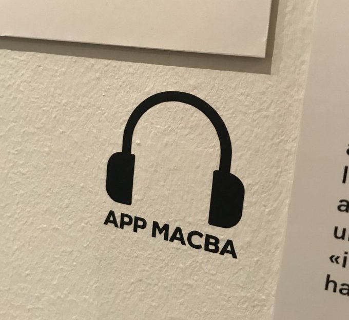 MACBA_Barcelona's tweet photo. ¿Quieres profundizar en el contenido de tu visita al museo? Busca este símbolo 🎧 en las cartelas Abre la #appMACBA y escucha la audioguía de las exposiciones. Gratuita 📥 https://t.co/fXkeRmr70k
Además, encontrarás las hojas de mano en nuestra web y con código QR en salas. https://t.co/Ms52HNdUbg