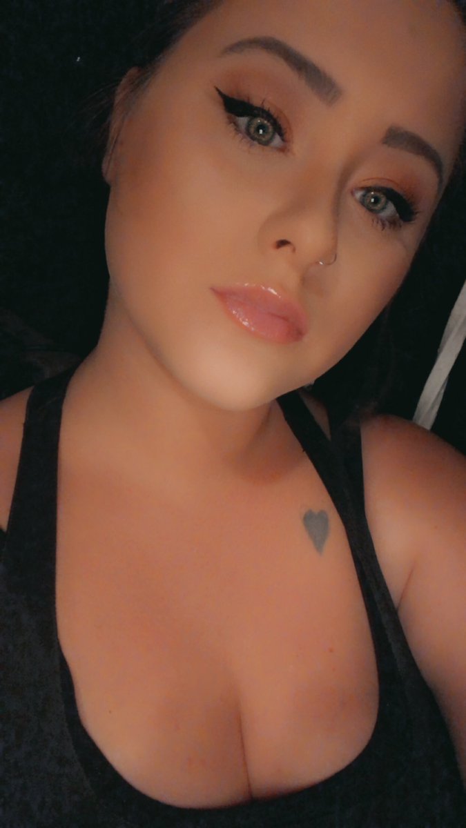 laceyjadde's tweet photo. Anyone up for a blackmail session? Let me know! Or any session really #ballbustingmistress #camgirl #sexy #femdom #findom #domme #queen #goddess #mean #brat #cars #feet #foot #worship #heels #beautiful https://t.co/PDdnYQFOze
