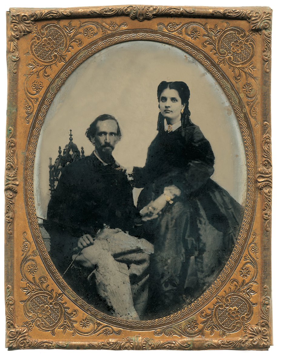 elarchivove's tweet photo. (1/10)
En 1839, #LouisDaguerre divulgará el primer procedimiento fotográfico de la historia: el #Daguerrotipo. Esta noticia, comenta #CarlsoEduardoMisle, será reseñada el mismo año en "El Correo de Caracas"

Daguerrotipo de Terry Retratista, Pareja Caraqueña
Ca 1850 https://t.co/DuMTw4bGr2
