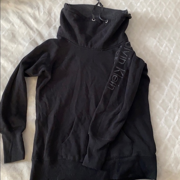 blissresale's tweet photo. So good I had to share! Check out all the items I'm loving on @Poshmarkapp #poshmark #fashion #style #shopmycloset #gap #imaginaryvoyage #calvinklein: https://t.co/zwE3WkNEzs https://t.co/EFkyTttpS1