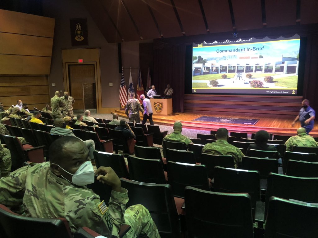 Staff and Instructor in-briefing at the Sergeant’s Major Academy, ahead of the next Class of students. International students are on a writing course and the US students are in-processing. Busy busy. #kiwisinElPaso #NZArmy #SMC