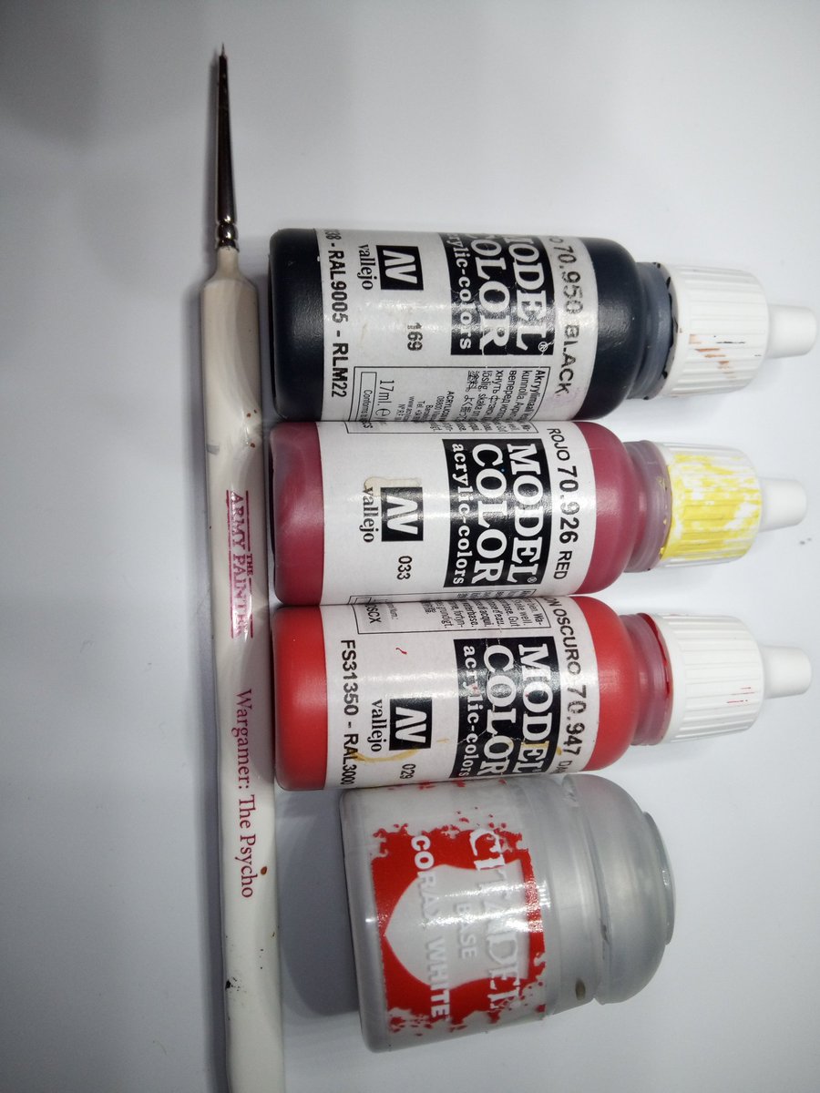 Ok, this is how I do my fluer de lies. First off, do in batches, surprising how much difference this makes. Also 2ft rule applies. Use minimum colours. I find citadel white best  @wargamesodyssey  #wip  #warmongers