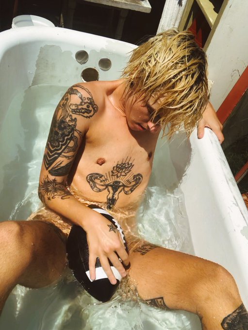 2 pic. 100 degrees ? Whose hopping in? ??? https://t.co/jF4U27B3vG