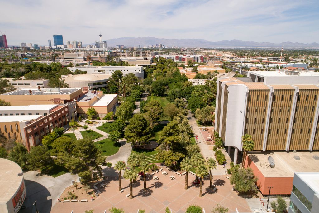 💻 Get to know #UNLV through our line-up of virtual #UNLVWelcome events!  

🔗 unlv.edu/students/welco…