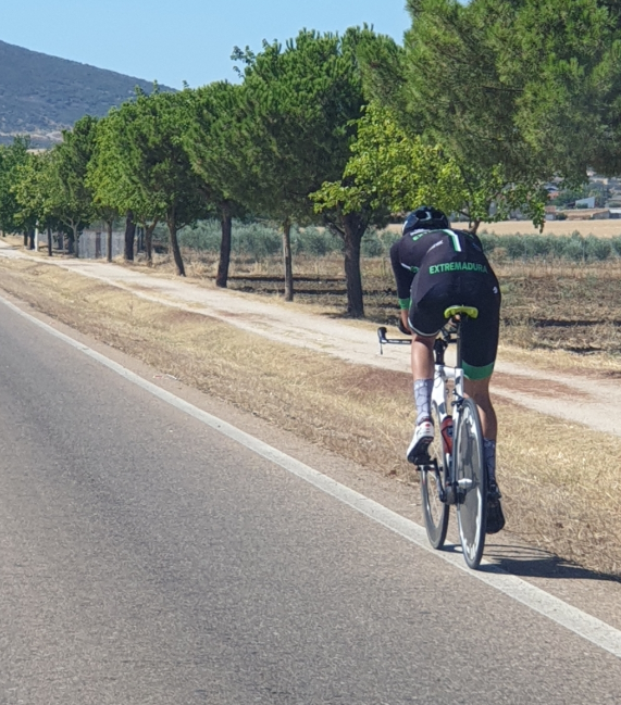 NTSAcademia's tweet photo. Ultimos ajustes ya con la cabra "full equipe", (ya con la lenti detrás) con muy buenas sensaciones pese a viento lateral. Parece que la bicha corre.
Próxima parada en Jaén en los campeonatos de España sub 23. https://t.co/eKb6U1vfHn