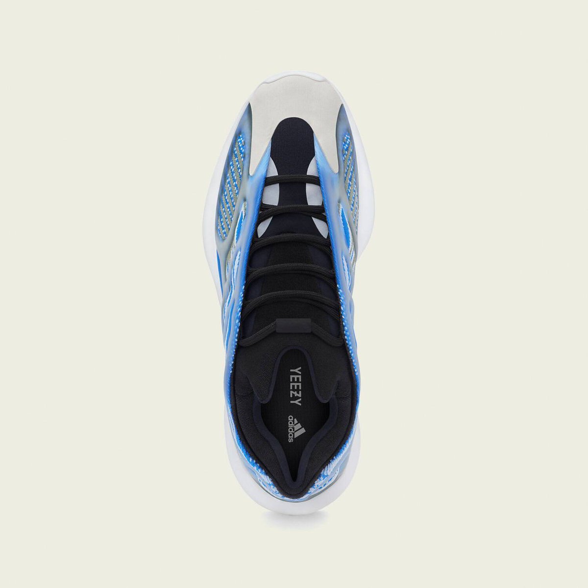SecureTheHype's tweet photo. Yeezy 700 V3 “Azareth” is expected to drop later this month. This shade of blue is very nice 🔥🤯

🗓8/29/2020
💰$200 retail

The cage on the 700 V3 glows in the dark 🔋 https://t.co/K2VjDCCj1O