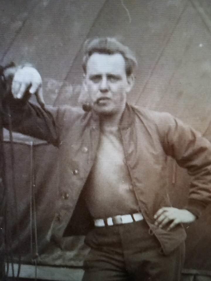 luukeski's tweet image. Twitter, I need your help. It would mean the world if you could give this a retweet.