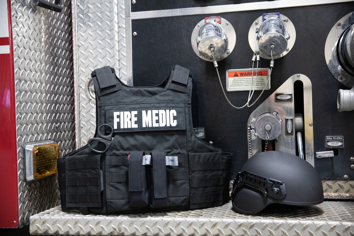 ArmorExpress's tweet image. Warm Zone | Hot Zone 🚨 Critical Kit
⁣
🇺🇸 Hard Core FE outer carrier
⁣
#firefighting #firefighter #firefighters #firelife