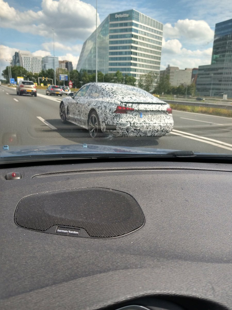 BartCastricum's tweet photo. Vandaag deze #conceptcar van vermoedelijk #audi gespot op de #a10 https://t.co/tNtHygCKDk