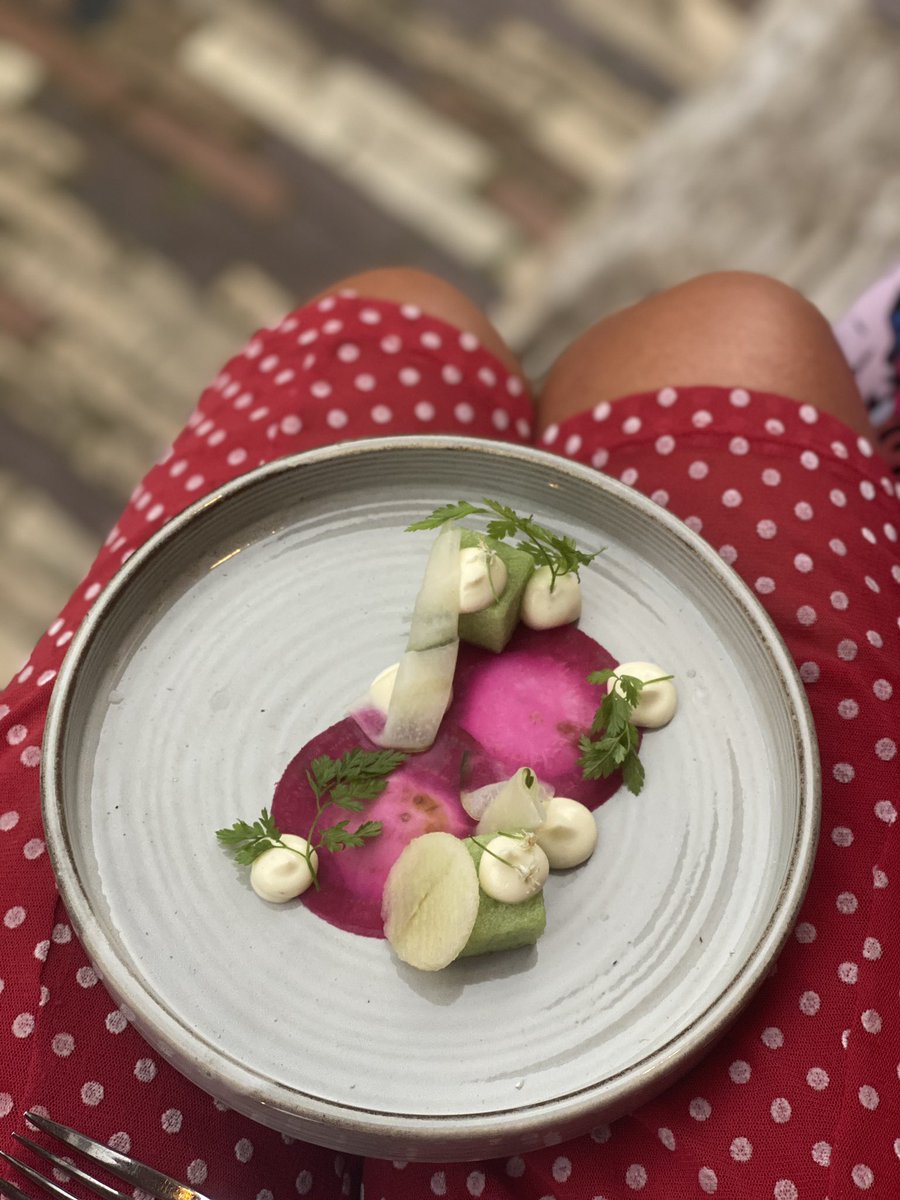 Mooie avond in de <a href="/Olmenhorst/">De Olmenhorst</a> bij <a href="/Xandermeijer/">Xandermeijer</a> en <a href="/Karpathios/">Jonathan Karpathios</a> met een introductie van de Farm Kitchen. Lokaal produceren met de boeren uit de buurt voor onder andere kantines zoals <a href="/pharoswork/">Pharos</a>   #kooplokaalhaarlemmermeer #economie #ondernemerszin