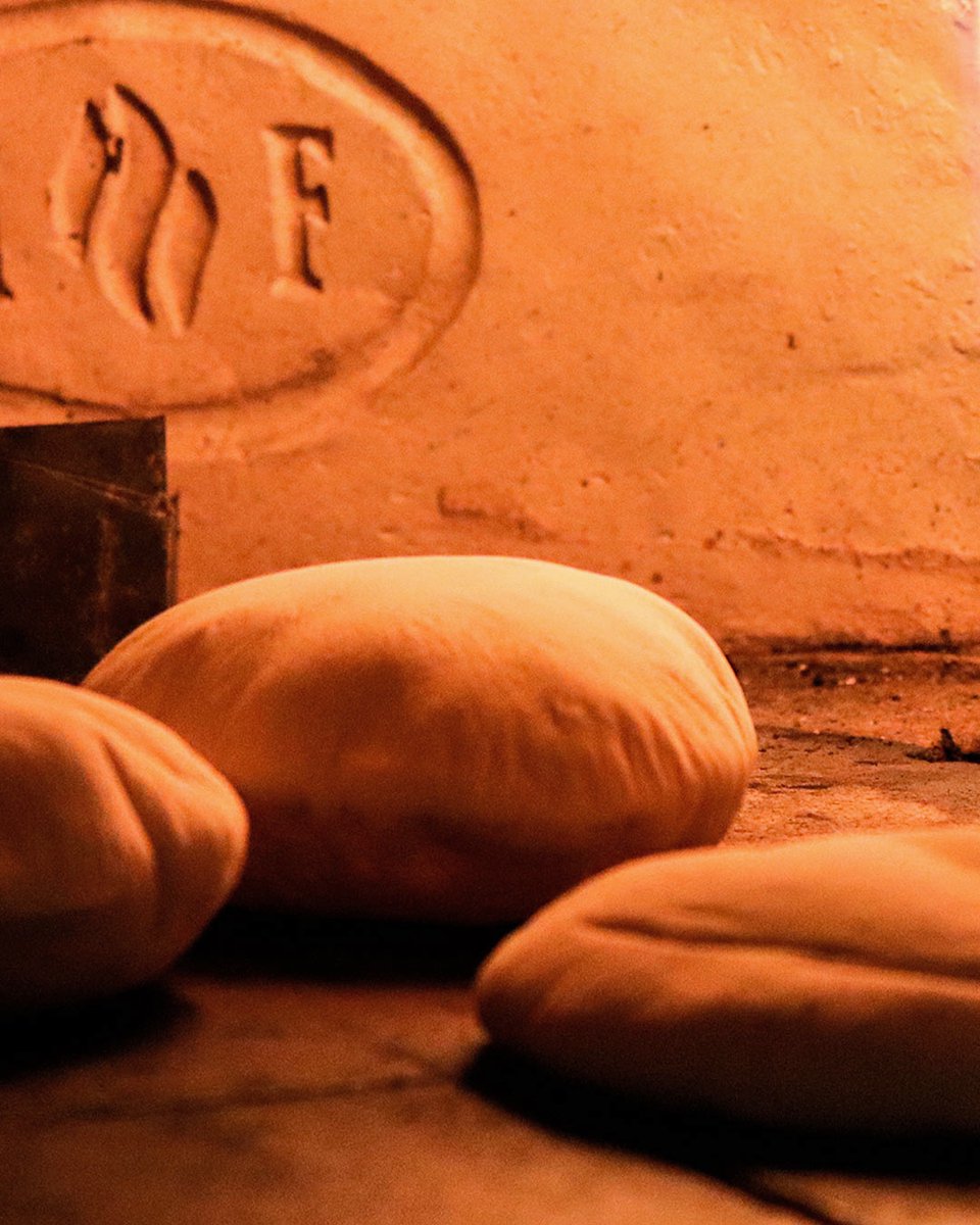 #PanPita, tradicional en las mesas de Medio Oriente, recién horneado para ti.⁣
⁣
Reserva al 📲55-5086-8065⁣⁣⁣
📍Ámsterdam 53, #ColoniaCondesa⁣
⁣⁣
#israelfood ⁣⁣
#MerkaváMx⁣⁣
#restaurantescdmx⁣⁣
#restaurantescondesa