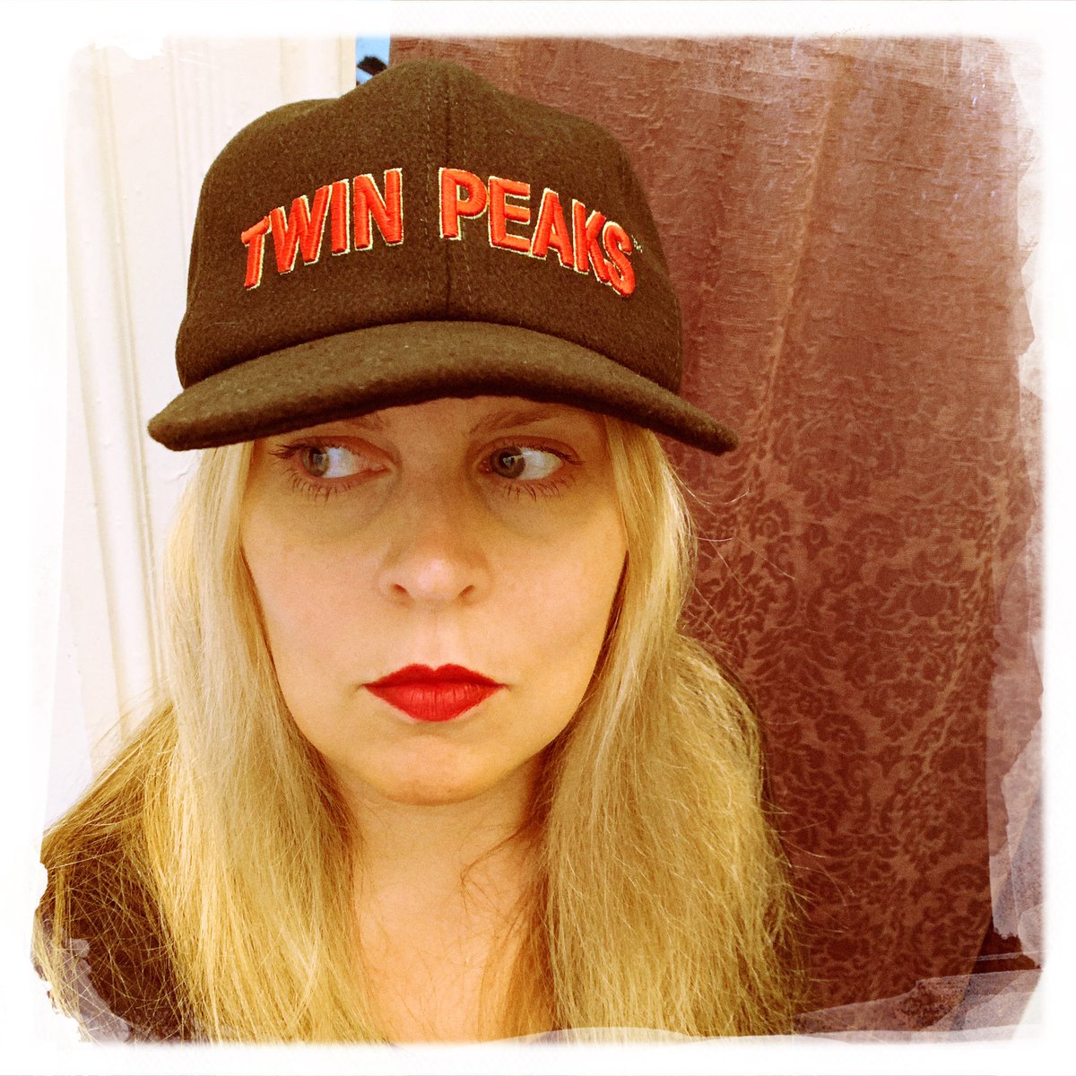 PeaksPostcards's tweet image. “A heart that yearns...be careful.” 🏔🏔 Hat by @frightrags #twinpeaks @DAVID_LYNCH @SHO_TwinPeaks @mfrost11 @Kyle_MacLachlan