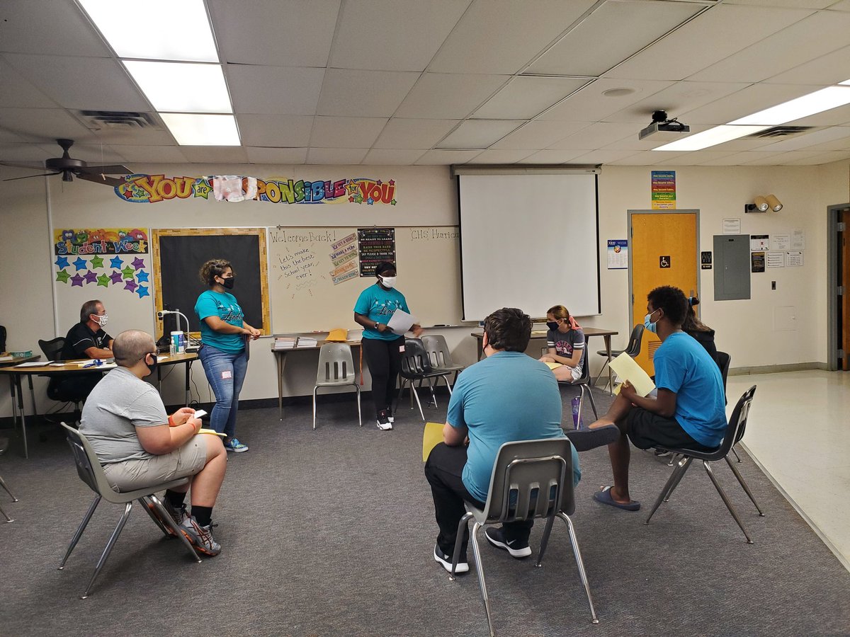 msmandychs's tweet photo. Freshman Orientation went amazing today. See everyone tomorrow. #onehurricane https://t.co/VlEdIrsQ3r