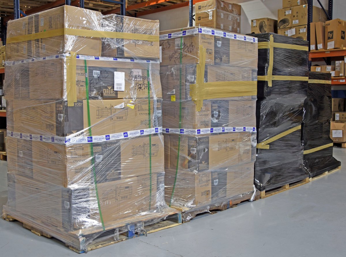 Salida del material para instalar un plató de televisión. Incluimos 36 recortes OVATION-E-910-FC , 15 unidades de lentes de ángulo variable OHD-ZOOM-25-50 y 25 de OHD-ZOOM-15-30 de <a href="/ChauvetPro/">CHAUVET Professional</a> .En breve os explicamos la instalación. ¿vacaciones?😅 #chauvetlighting #acson #avprofs