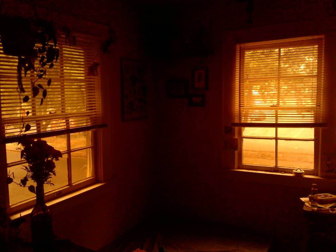 ExxonMobil_PMC's tweet photo. Golden Ashen Mornings
are the #NewNormal reminder of the exponentially increasing amount of burning happening every year on the planet due to upper class greed.
Good morning California, let's eat the rich, please.
#PottersFire https://t.co/3QDvcM3eEO