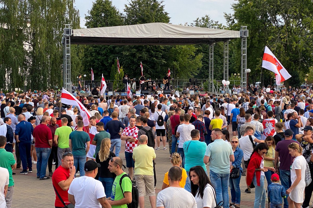 franakviacorka's tweet image. Popular pop-rock group J-MORS came to Salihorsk to support the workers of Belaruskalii who announced the strike demanding new fair elections.