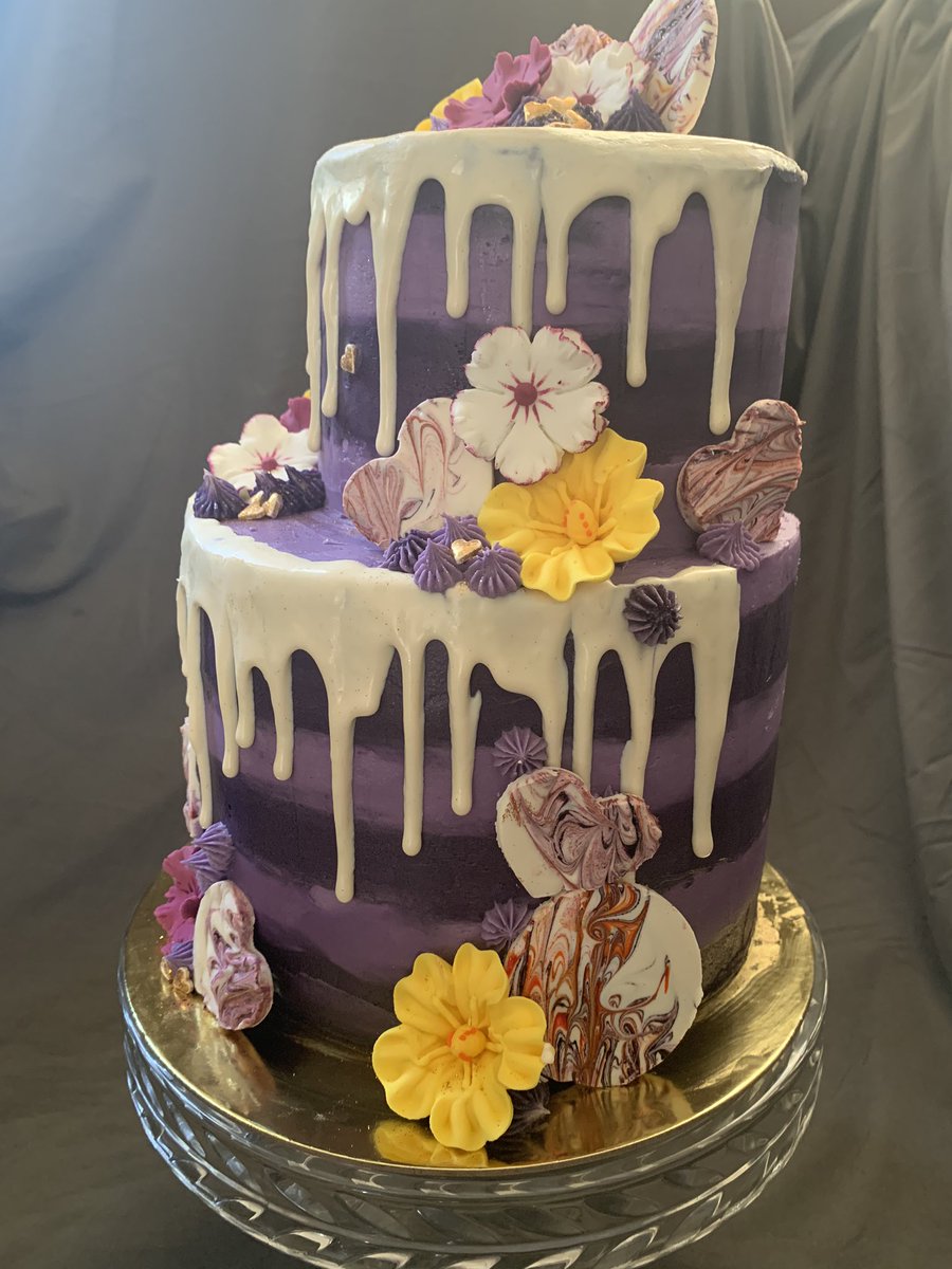 MelissaFiasco's tweet photo. Cookie dough layers with a salted caramel buttercream. #bakedwright https://t.co/V2JaBwn8PS