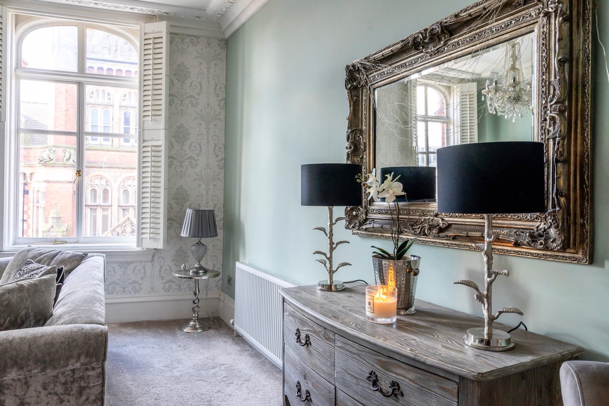 staysyork's tweet image. Rainy afternoons aren’t so bad when they are spent relaxing in this luxurious city centre retreat!☕️ 

#feelathomeinyork #visityork 

bit.ly/2YhPRUj