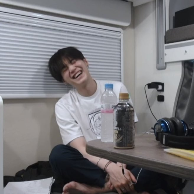 bonus white shirt cos it's not the same one but it's smiley yoongi thank u for enjoying this thread :D