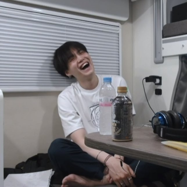 bonus white shirt cos it's not the same one but it's smiley yoongi thank u for enjoying this thread :D