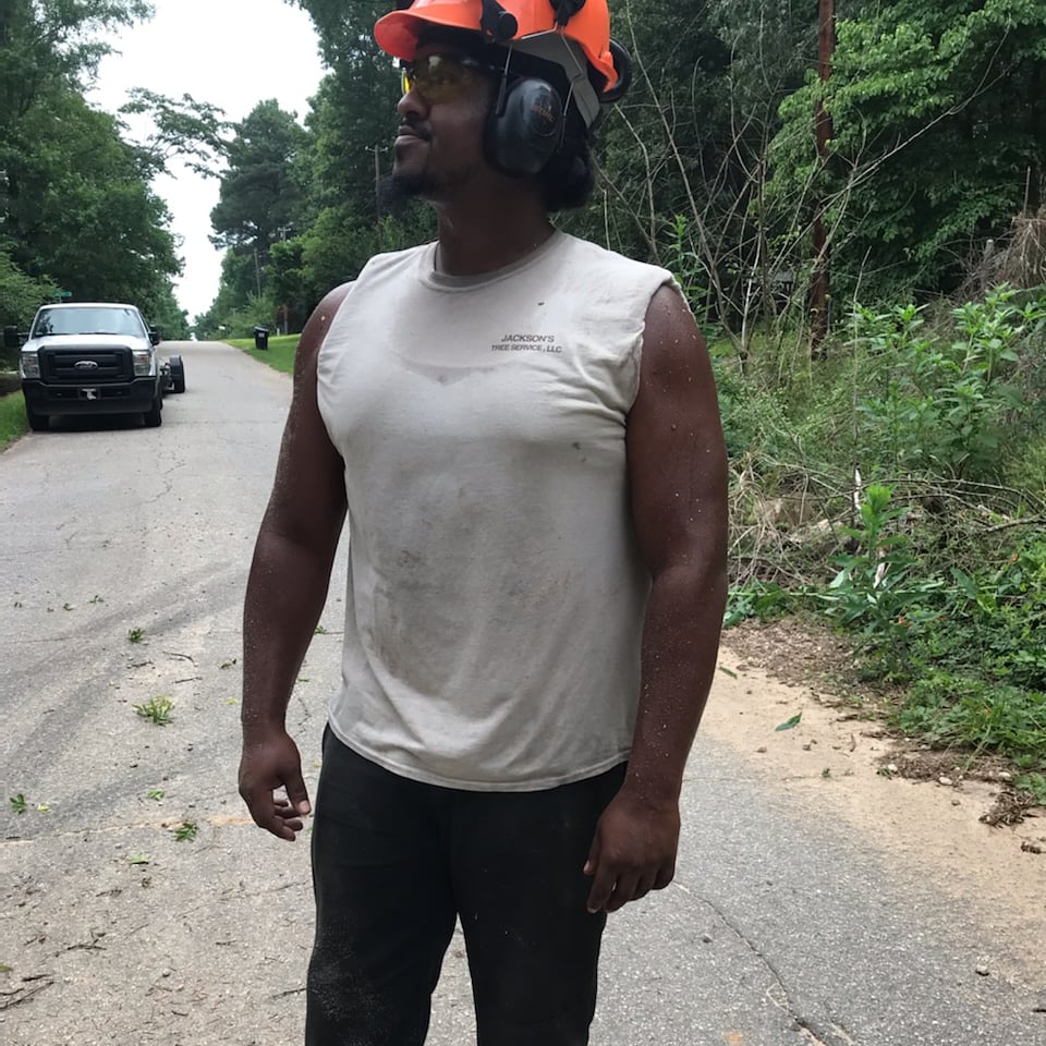 thesickspence's tweet photo. Just out here. Slaying trees. #BrushBully #BigBody
#CheckPlease https://t.co/qrSAqPeEwc