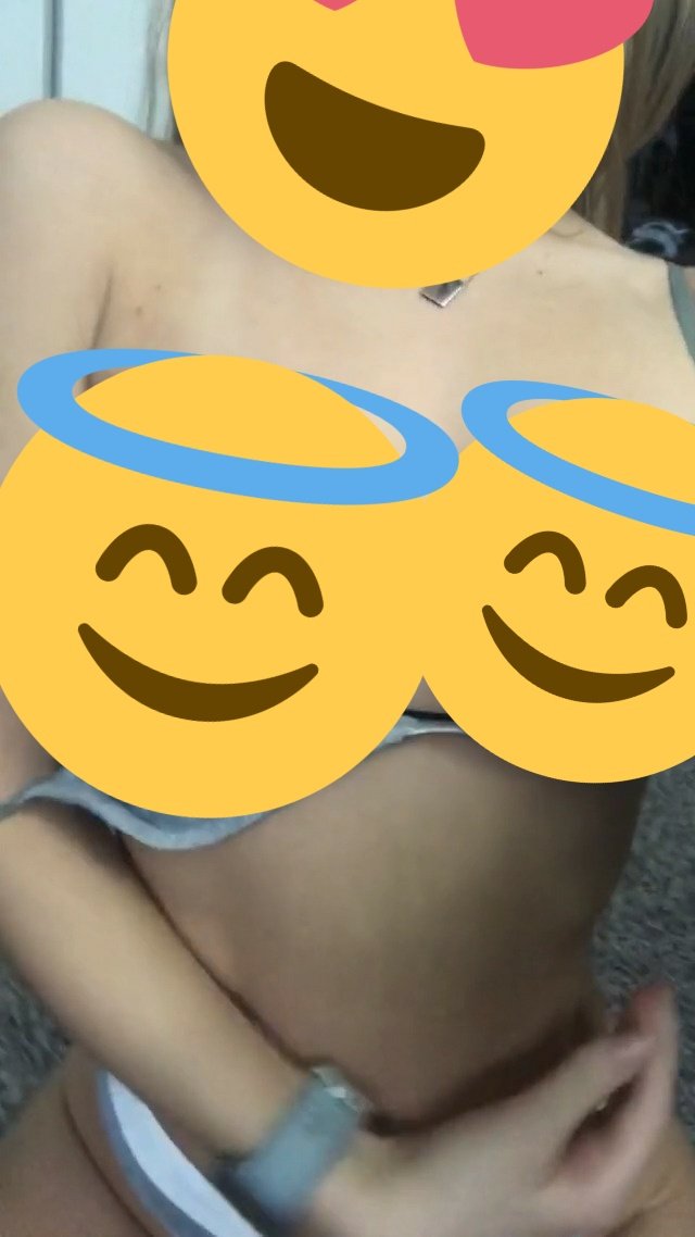 MaevaLo2's tweet photo. Dispo pour faire des nudes, Venez me Dm les bébé ❤️💦 ! 

Tarif Pack Nude : 10 euro : 
- des vidéos
- beaucoup de nude 

Profitez en vite, premier arrivé' premier servi ! ❤️💦 https://t.co/UqDsVueco0