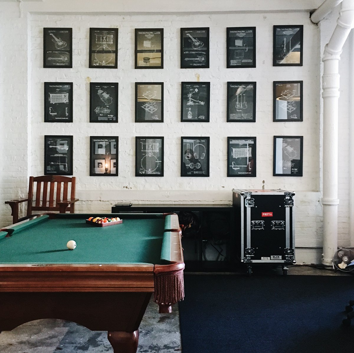 FRET12's tweet photo. A peek into the past ...
FRET12 HQ circa 2017, note the classic #FRET12 red sticker adorning one of our road cases. Who still has one?
๐ฅ #AStringThing ๐ฅ https://t.co/EwpU4oyeq7