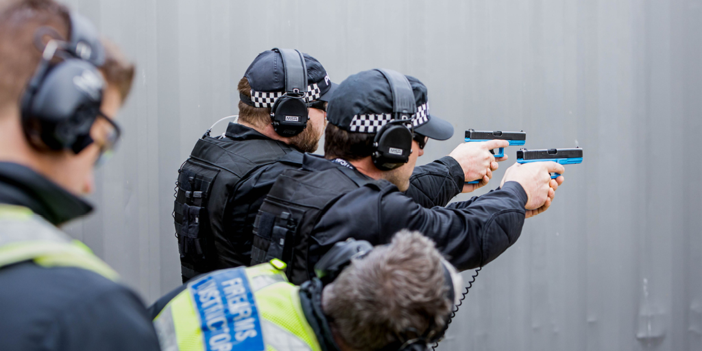 CollegeofPolice's tweet photo. "Authorising a firearms entry into premises where a hostage is being held, or where a terrorist cell is planning an attack, is at the highest end of the police use of force."
The skills & experience needed to be a specialist tactical firearms commander: https://t.co/9I8OSc6KZL https://t.co/2QoBh7ZclA