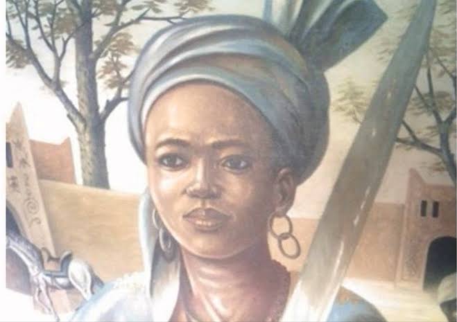 According to available oral traditions, Queen Amina grew up under the tutelage of her grandfather, who carefully taught her basic tenets of political and military affairs.At the age of 16, she was named Magajiaya (heir apparent), and was given 40 female slaves.
