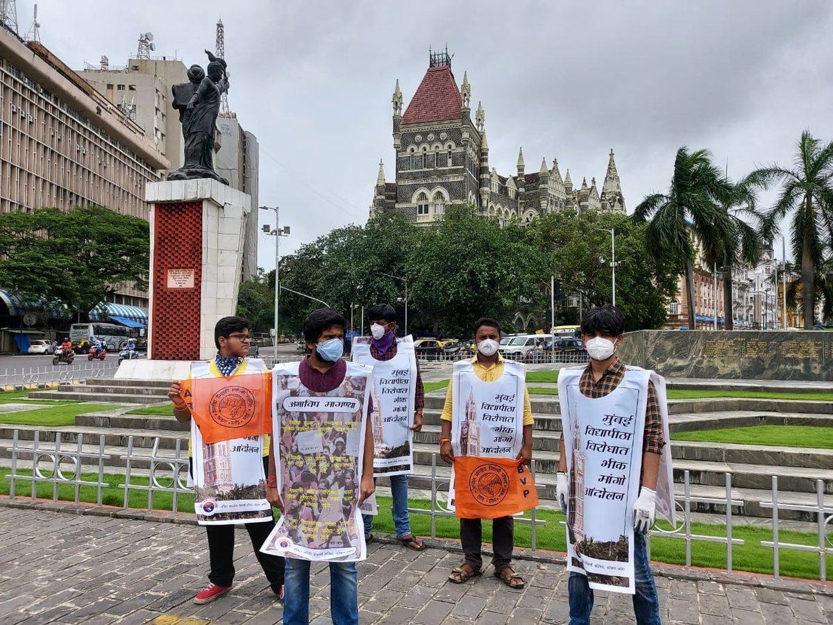 ABVPMumbai's tweet image. वेळोवेळी विद्यार्थी परिषदेने @Uni_Mumbai निवेदन देऊन ही मुंबई विद्यापीठाने त्यावर काही कारवाई केलेली नसून आज  हे भीक मँगो आंदोलन @ABVPsouthMumbai ने ३ ठिकाणी केले.

विद्यार्थ्यांच्या शैक्षणिक शुल्क कमी करण्या बाबत अजूनही काही पाऊल न उचलल्याने हे आंदोलन केले.
#StudentDemands