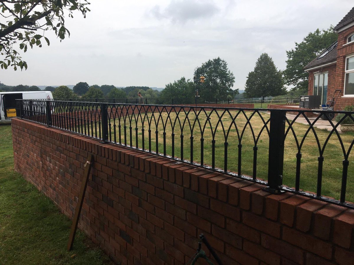 AWBMetalwork's tweet image. 34m of wall top gothic style railings galvanised and powder coated #handmade #blacksmith #engineering #fabrication #blacksmithing #railings #gothic #powdercoating #galvanised #madeinherefordshire
