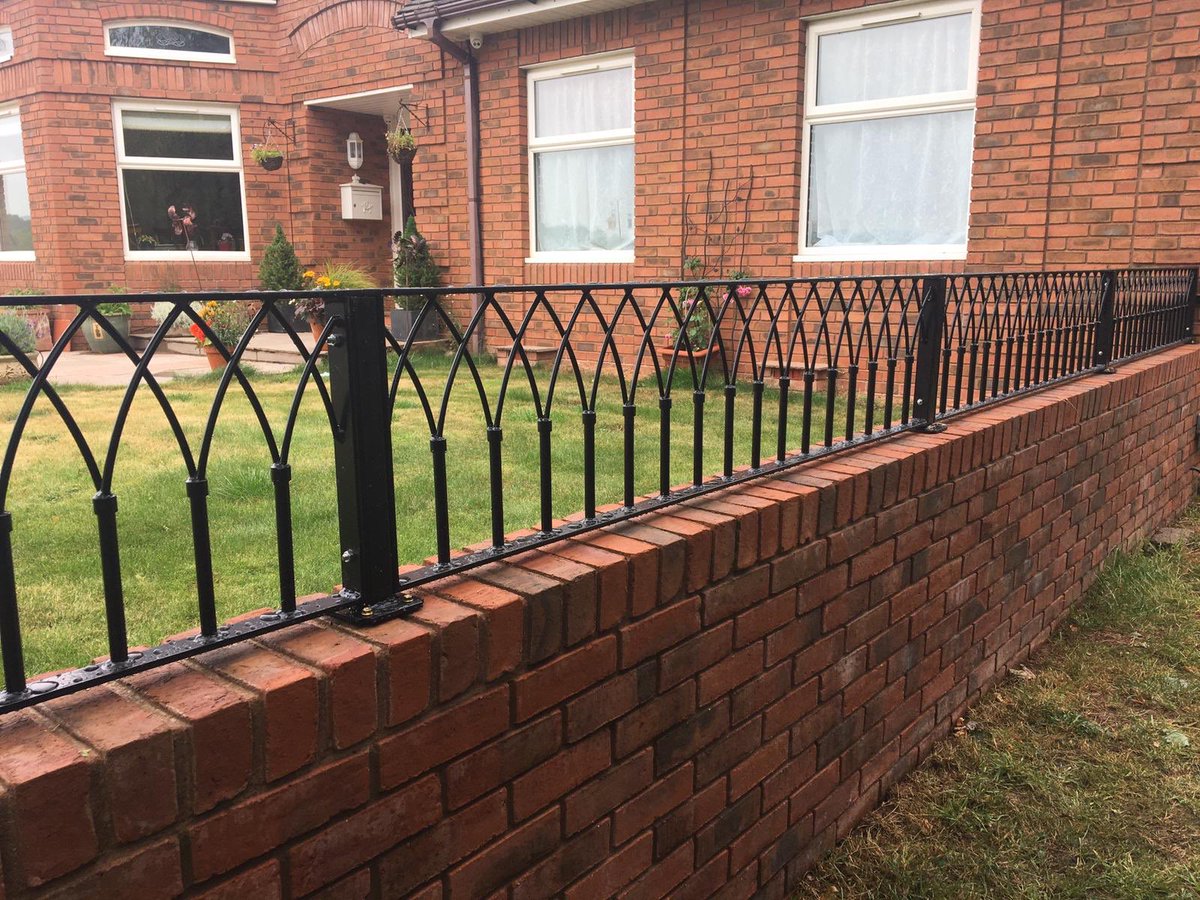 AWBMetalwork's tweet image. 34m of wall top gothic style railings galvanised and powder coated #handmade #blacksmith #engineering #fabrication #blacksmithing #railings #gothic #powdercoating #galvanised #madeinherefordshire