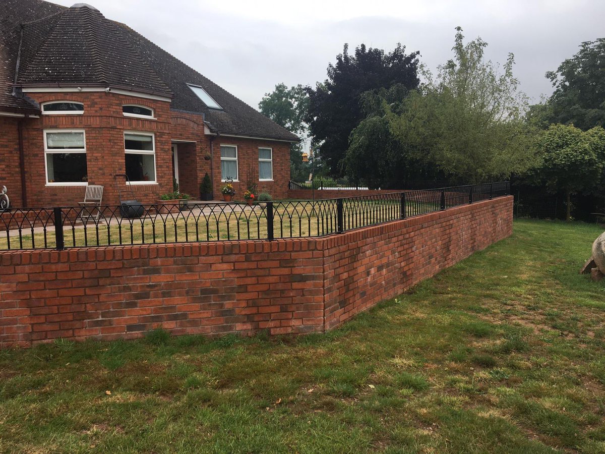 AWBMetalwork's tweet image. 34m of wall top gothic style railings galvanised and powder coated #handmade #blacksmith #engineering #fabrication #blacksmithing #railings #gothic #powdercoating #galvanised #madeinherefordshire