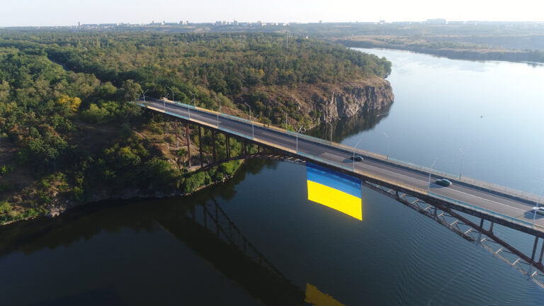до дня державного прапора україни