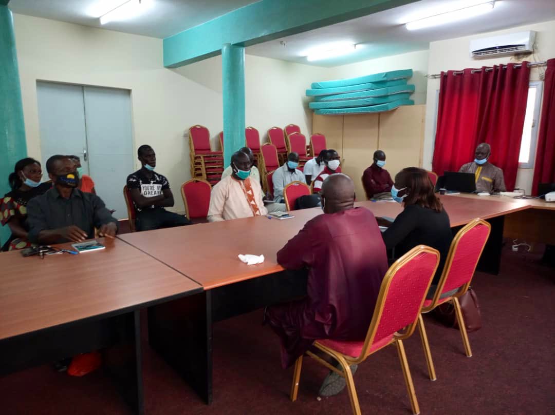 endaenergylinks's tweet photo. Pour une bonne exploitation des zones économiques communautaires (#ZEC) installées dans le cadre du programme #EIPC, une douzaine d’entrepreneurs sociaux sont en train d’être renforcés sur la gestion d’entreprise. #EIPC #MbalitNaSet @jvesenegal @UEauSenegal https://t.co/4PY1EcVvM7