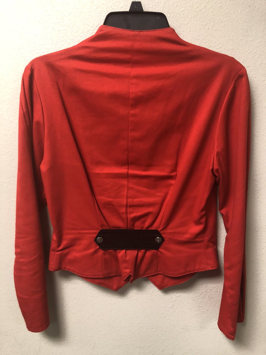 Women’s vintage jacket size medium. Shipping available or pick up at Rockin Rooster Western Resale in Cleburne