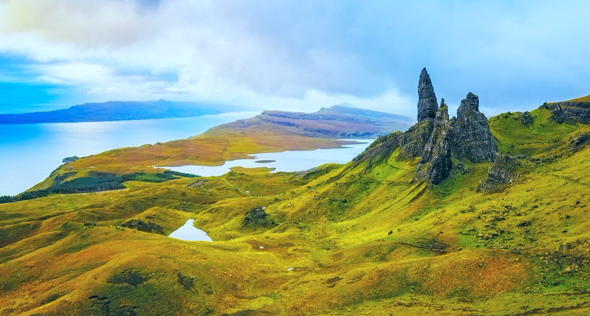 Grace_CPL's tweet photo. The Isle of Skye is best known for 2 things, adventure &amp; whisky &amp; couldn’t be further from the hustle &amp; bustle of Glasgow &amp; Edinburgh. Swim in the Fairy Pools in Glen Brittle, &amp; take a boat trip to see the white-tailed eagles, the largest birds of prey in Britain.. https://t.co/94PemrQaEt