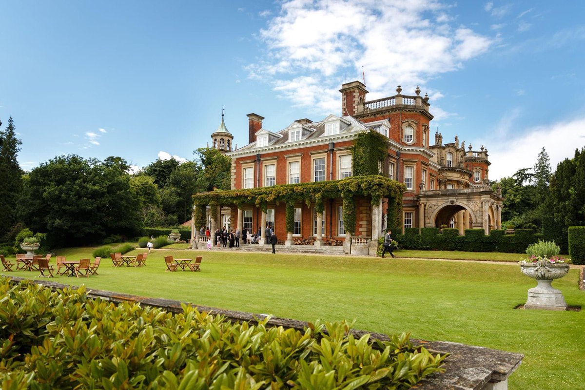 As venues go, they don't get much better than Sennowe Park in #Norfolk...

Image: James Davidson Photography 

#weddingwednesday #wedding