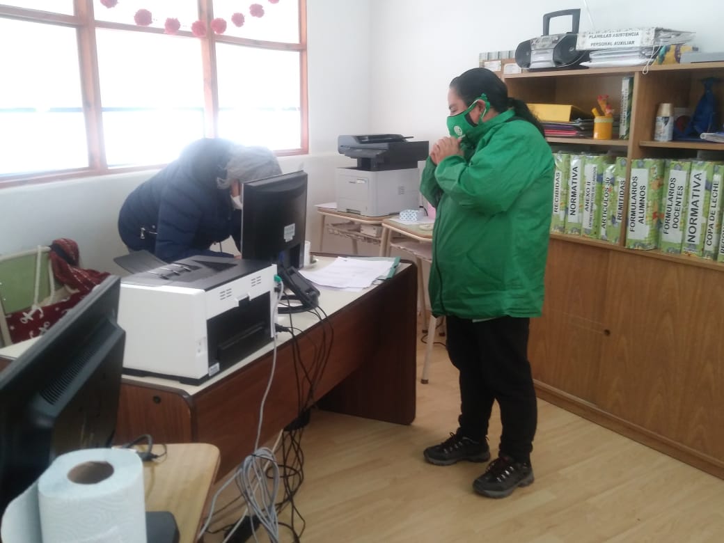ate_caleta's tweet photo. A raíz de lo resuelto en la reunión vía zoom de la comisión administrativa de la seccional, hemos presentado nota ante la  Dirección Reg. de Educación al profesor Alberto Alonso, donde denunciamos los aprietes de parte de los directivos hacia nuestros compañerxs.
#ATESomosTodos https://t.co/I4E9q7eqxx