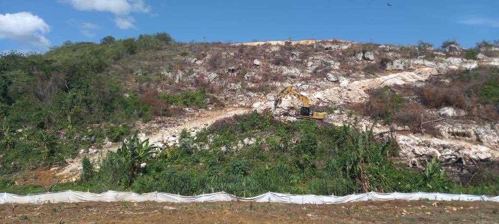 CHECJamaica's tweet photo. We are forging full speed ahead...safely.

This is Tollgate, Clarendon where the teams have begun work in the more mountainous areas. As always, we are taking care to ensure that all our workers remain safe and COVID-19 free while we get this work done! #CHECJamaica #SCHIP https://t.co/AaCMuFF6Fo
