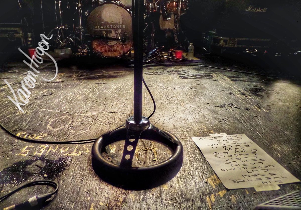 Lngway2neverlnd's tweet photo. #HappyWorldPhotographyDay #headstones #hughdillon #mavericks #winter2016 #calmbeforethestorm https://t.co/fJO38fhocR