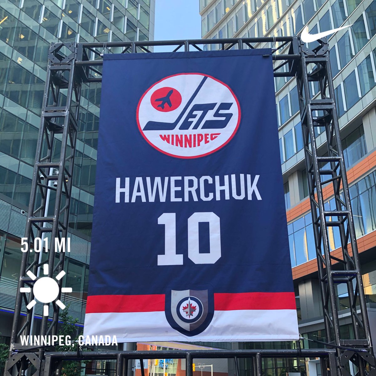 DeborahBaschuk's tweet photo. Perfect destination for my run/walk today. #truenorthsquare #RIP#10 https://t.co/ELfZnwuO6i