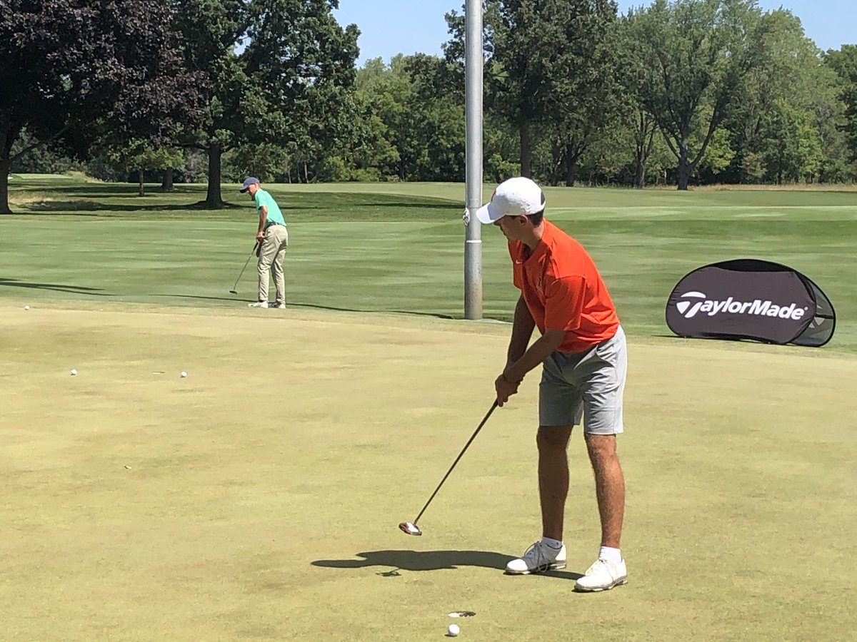 garydamatogolf's tweet photo. @PiercenHunt looking sharp in Fighting Illini colors. Warming up before final round of the #WisconsinStateOpen. https://t.co/Wr3DM8XEF4