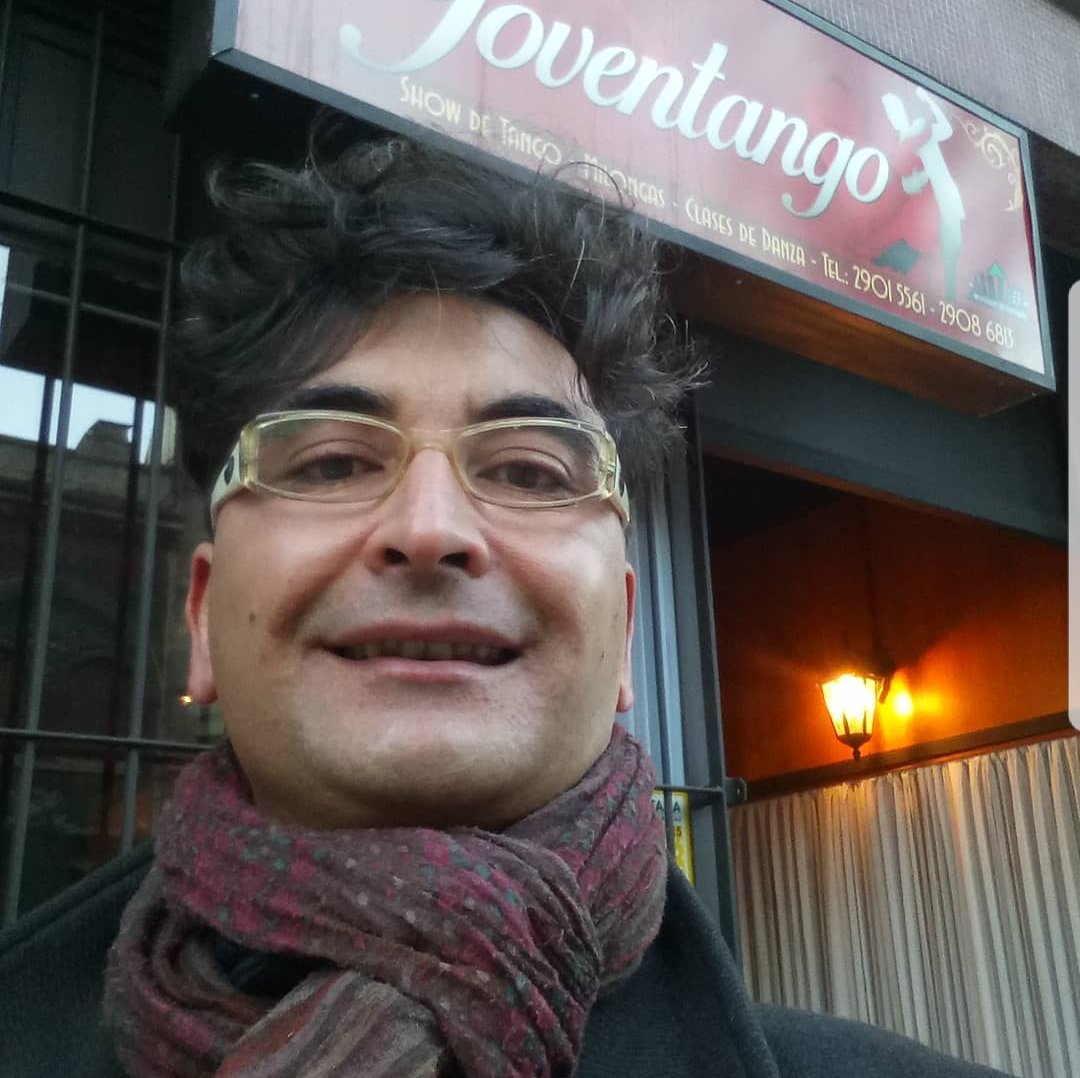 Todos los martes a las 18hs en vivo disfrutamos del móvil de Juanse Rodríguez!! Esta vez visitó Joventango y hasta se animó a tirar unos pasos!!