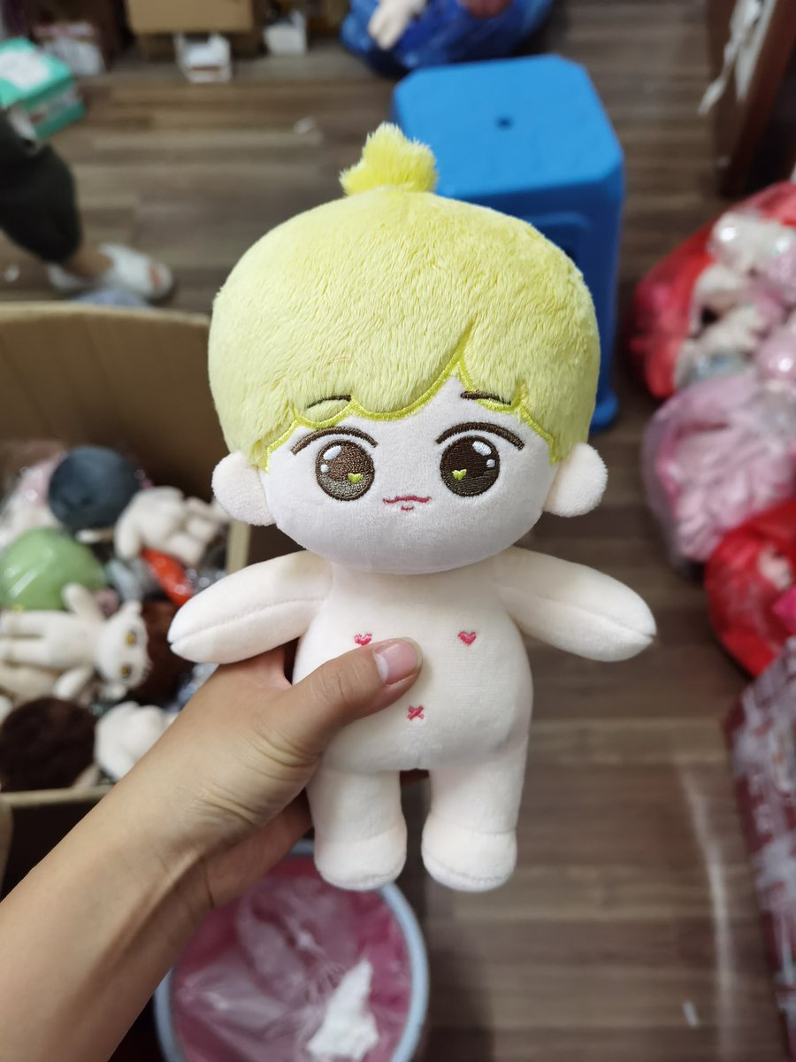 LemonJunniee's tweet photo. Don’t mind my editing skills lol 
Left pic is LemonJun currently! 
Right pic is the alterations I’ll have the factory do — Aka move the face down just a little bit! 
#TOMORROW_X_TOGETHER #TXT #YEONJUN #TXTDoll #CHOIYEONJUN #20cmdoll #20cm인형옷 #최연준 #연준 #투모로우바이투게더 https://t.co/i5mt6VbVUm