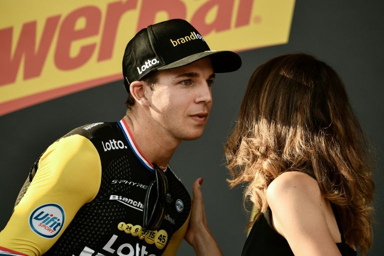 libe's tweet image. Le Tour de France met fin à ses hôtesses sur les podiums dlvr.it/RdyQQv