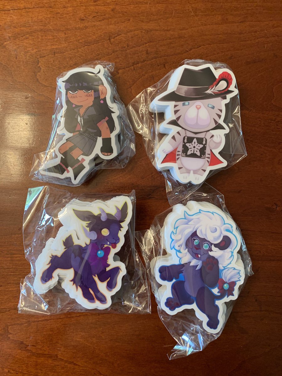 khxzine's tweet photo. 💚Stickers have arrived!!💚 
Aren’t they so cute? These stickers are 3 inches tall, vinyl, and would look adorable on a laptop, water bottle, or anywhere else you wish to stick them! https://t.co/dhxvt9oQfI